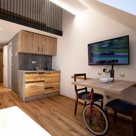 Becycle Sustainable And Travel 马里博尔